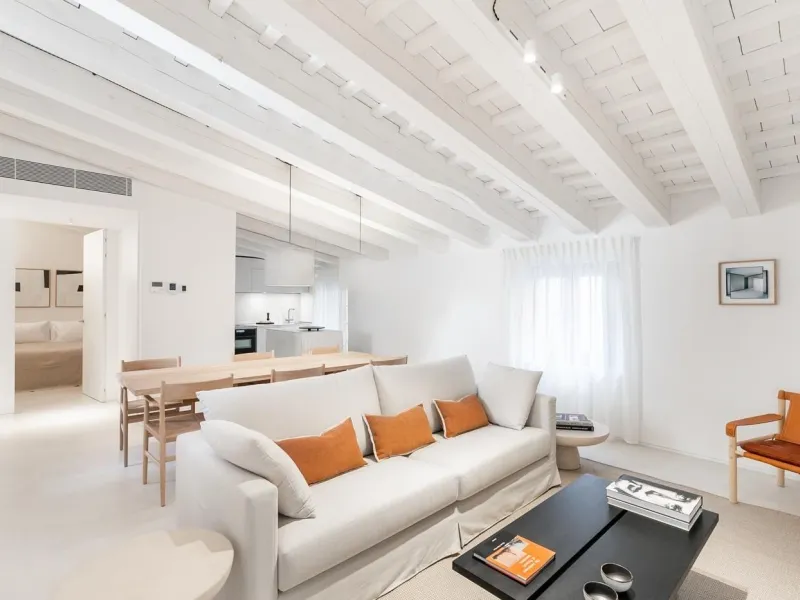 Luxury Furnished 2-Bedroom Apartment in the Gothic Quarter, Barcelona