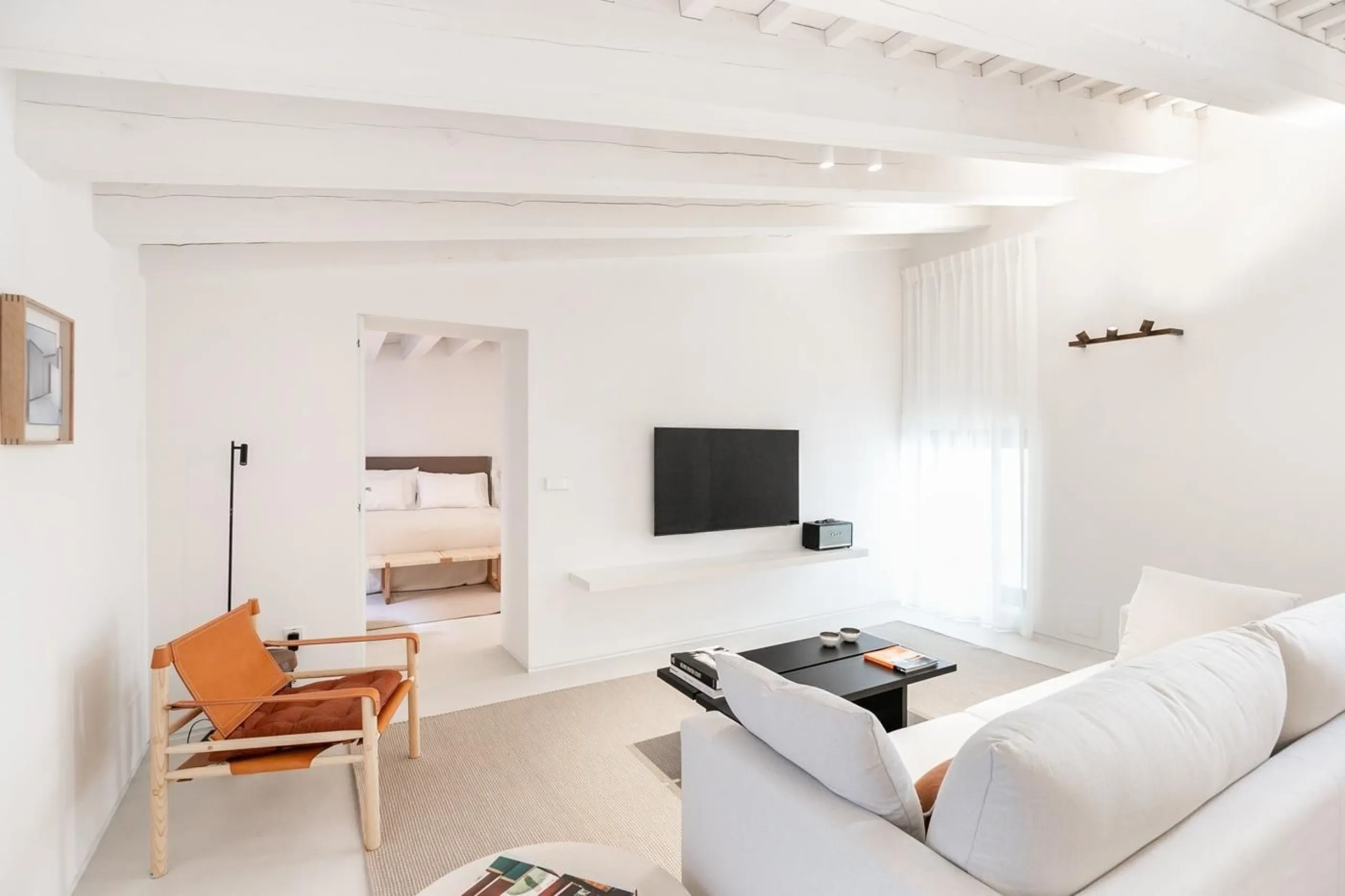 Luxury Furnished 2-Bedroom Apartment in the Gothic Quarter, Barcelona
