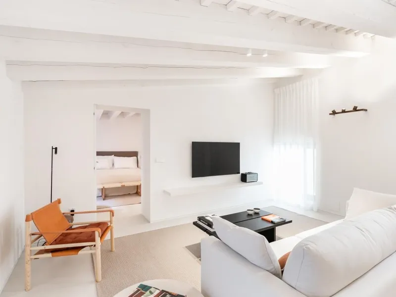 Luxury Furnished 2-Bedroom Apartment in the Gothic Quarter, Barcelona
