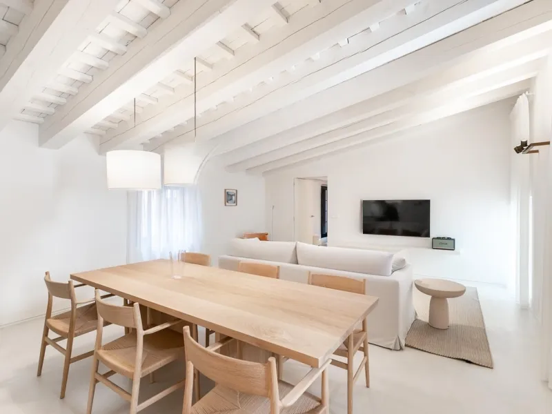 Luxury Furnished 2-Bedroom Apartment in the Gothic Quarter, Barcelona