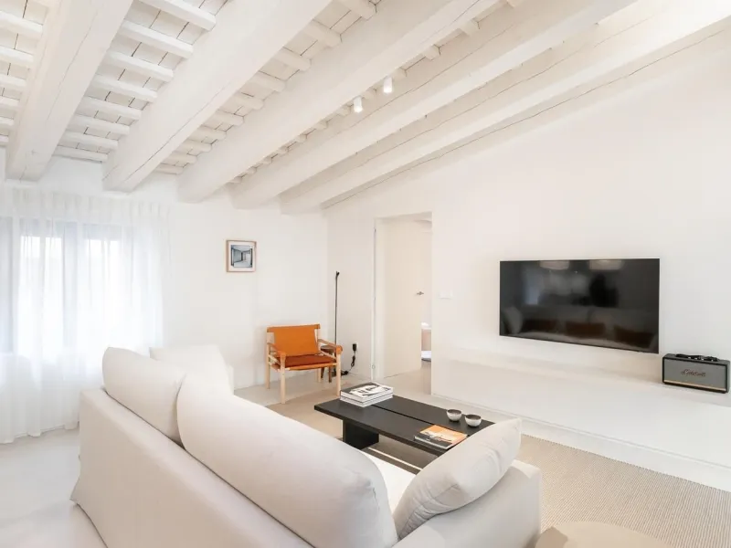 Luxury Furnished 2-Bedroom Apartment in the Gothic Quarter, Barcelona