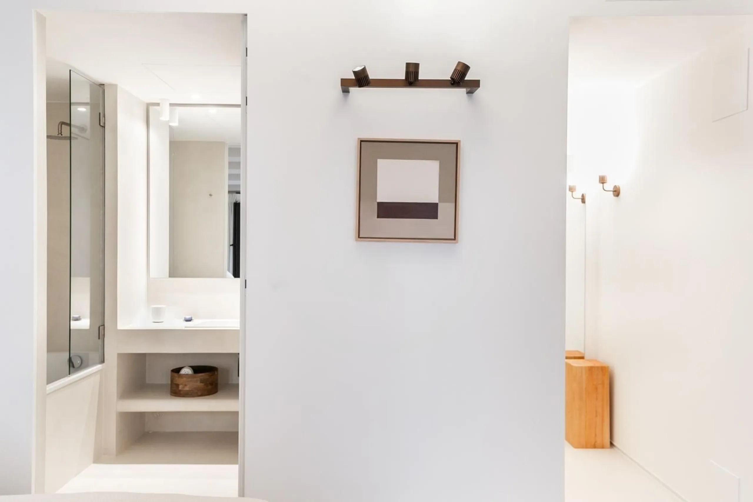 Luxury Furnished 2-Bedroom Apartment in the Gothic Quarter, Barcelona
