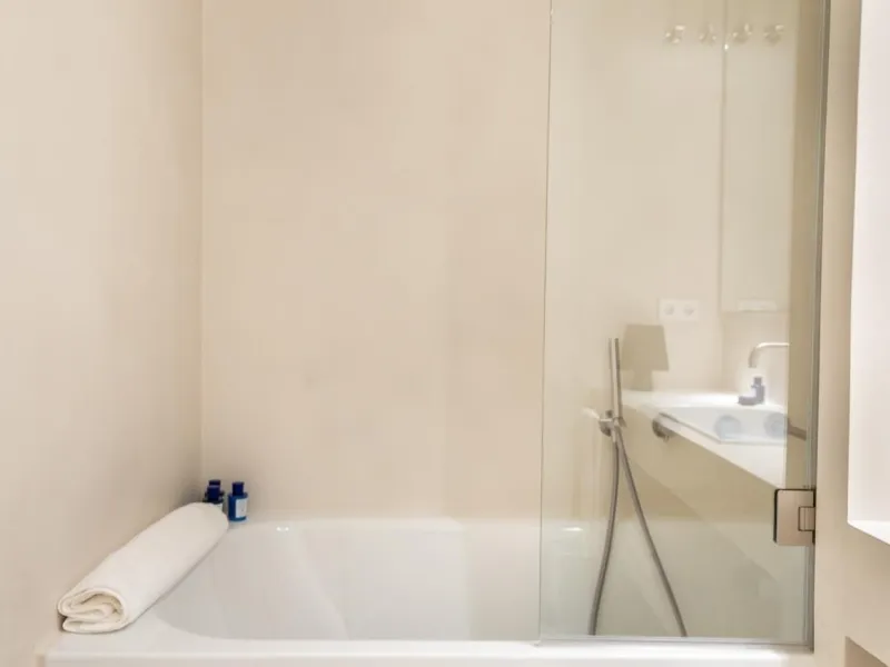 Luxury Furnished 2-Bedroom Apartment in the Gothic Quarter, Barcelona