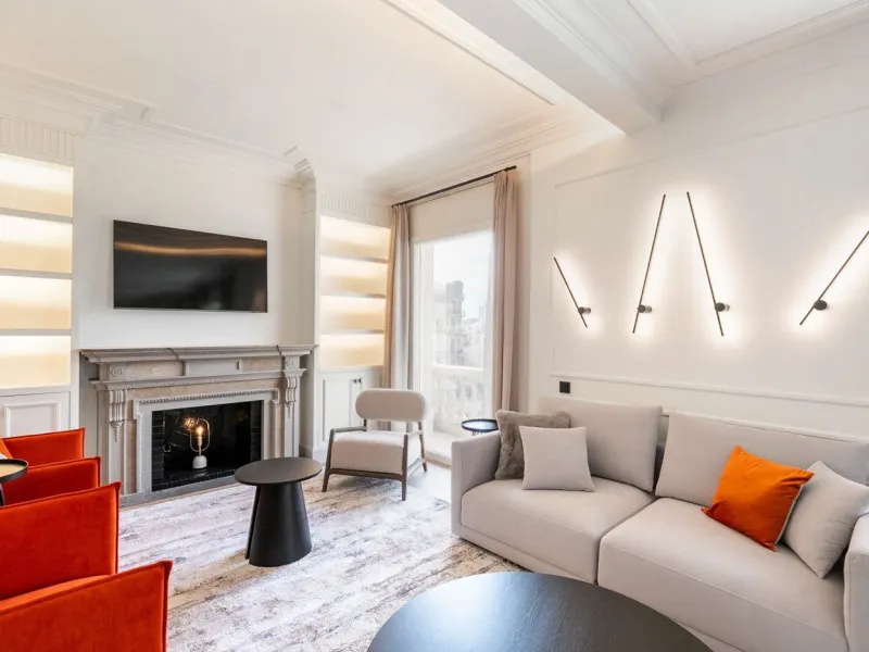 Luxury Apartment with Terrace and Casa Batlló Views on Passeig de Gracia, Barcelona