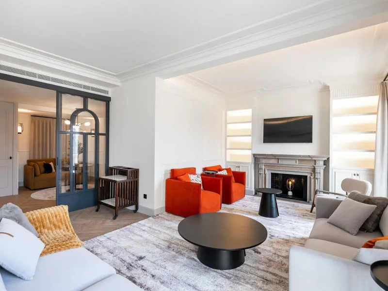 Luxury Apartment with Terrace and Casa Batlló Views on Passeig de Gracia, Barcelona