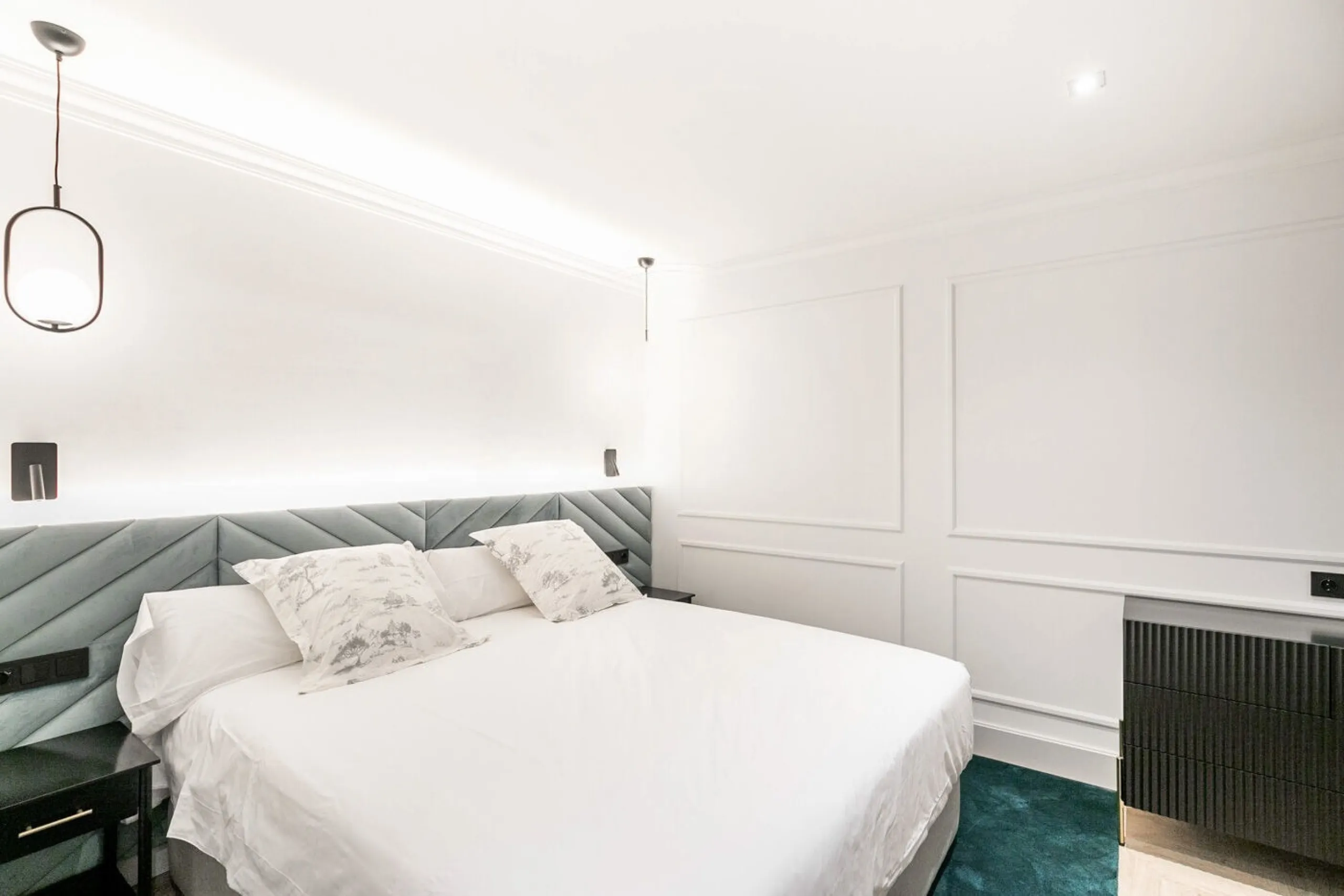 Luxury Apartment with Terrace and Casa Batlló Views on Passeig de Gracia, Barcelona