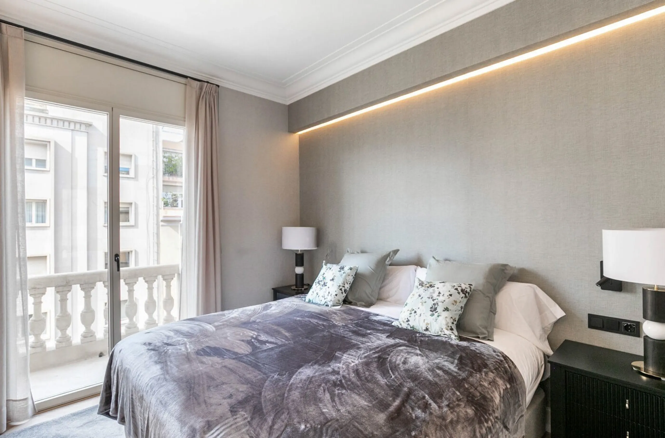 Luxury Apartment with Terrace and Casa Batlló Views on Passeig de Gracia, Barcelona