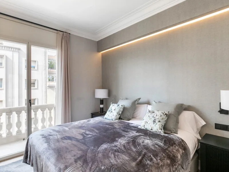 Luxury Apartment with Terrace and Casa Batlló Views on Passeig de Gracia, Barcelona