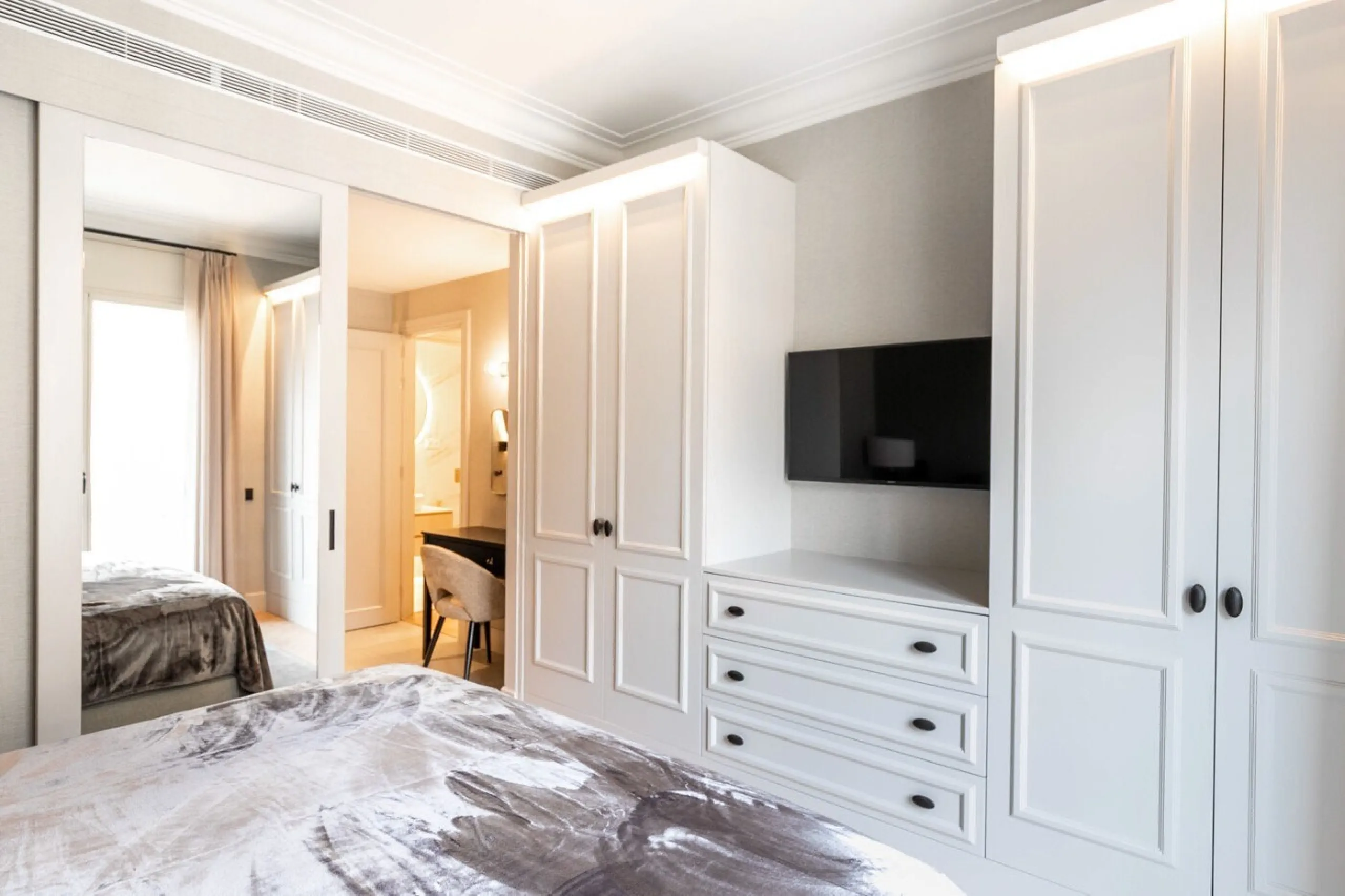 Luxury Apartment with Terrace and Casa Batlló Views on Passeig de Gracia, Barcelona