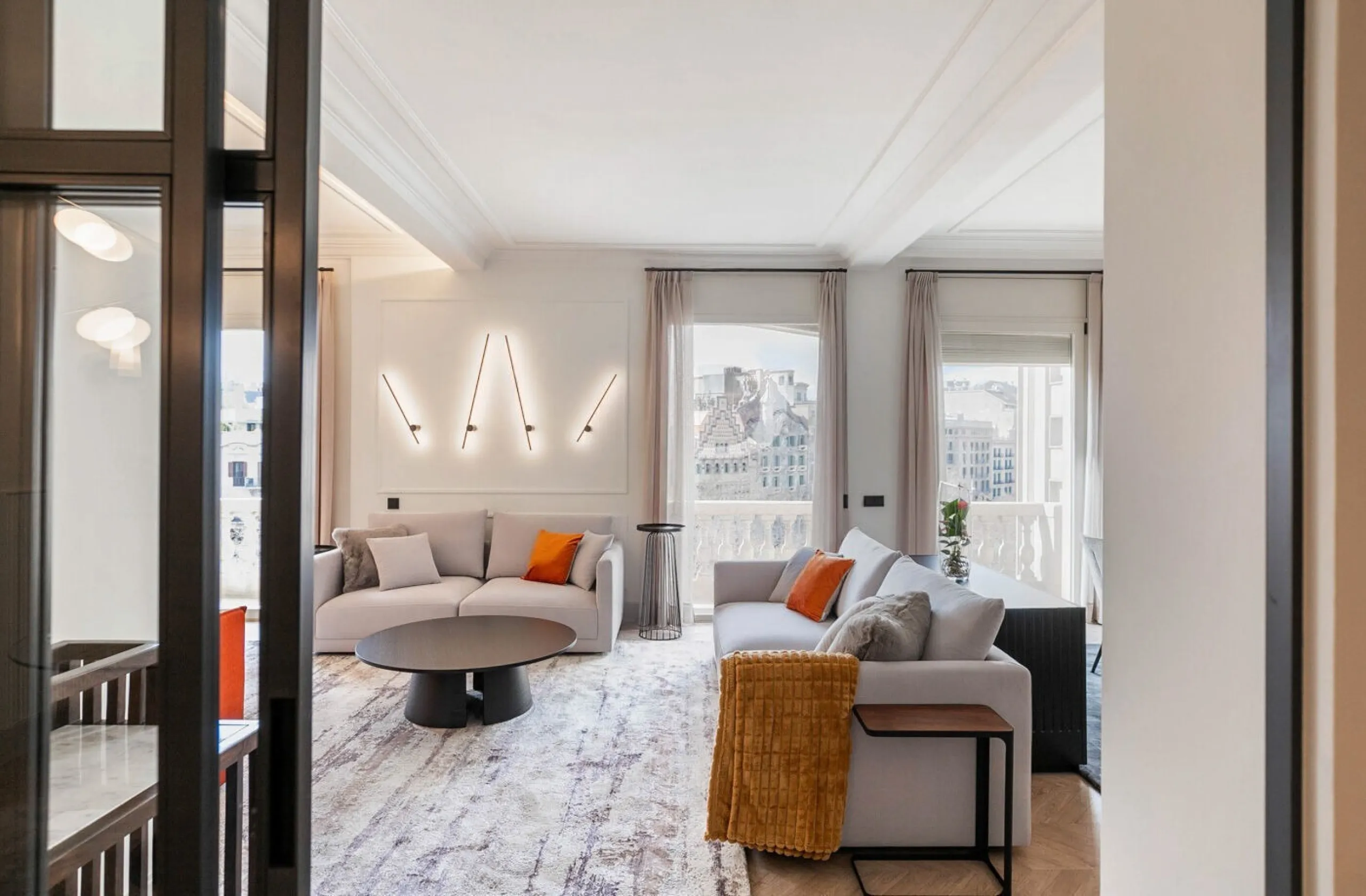 Luxury Apartment with Terrace and Casa Batlló Views on Passeig de Gracia, Barcelona