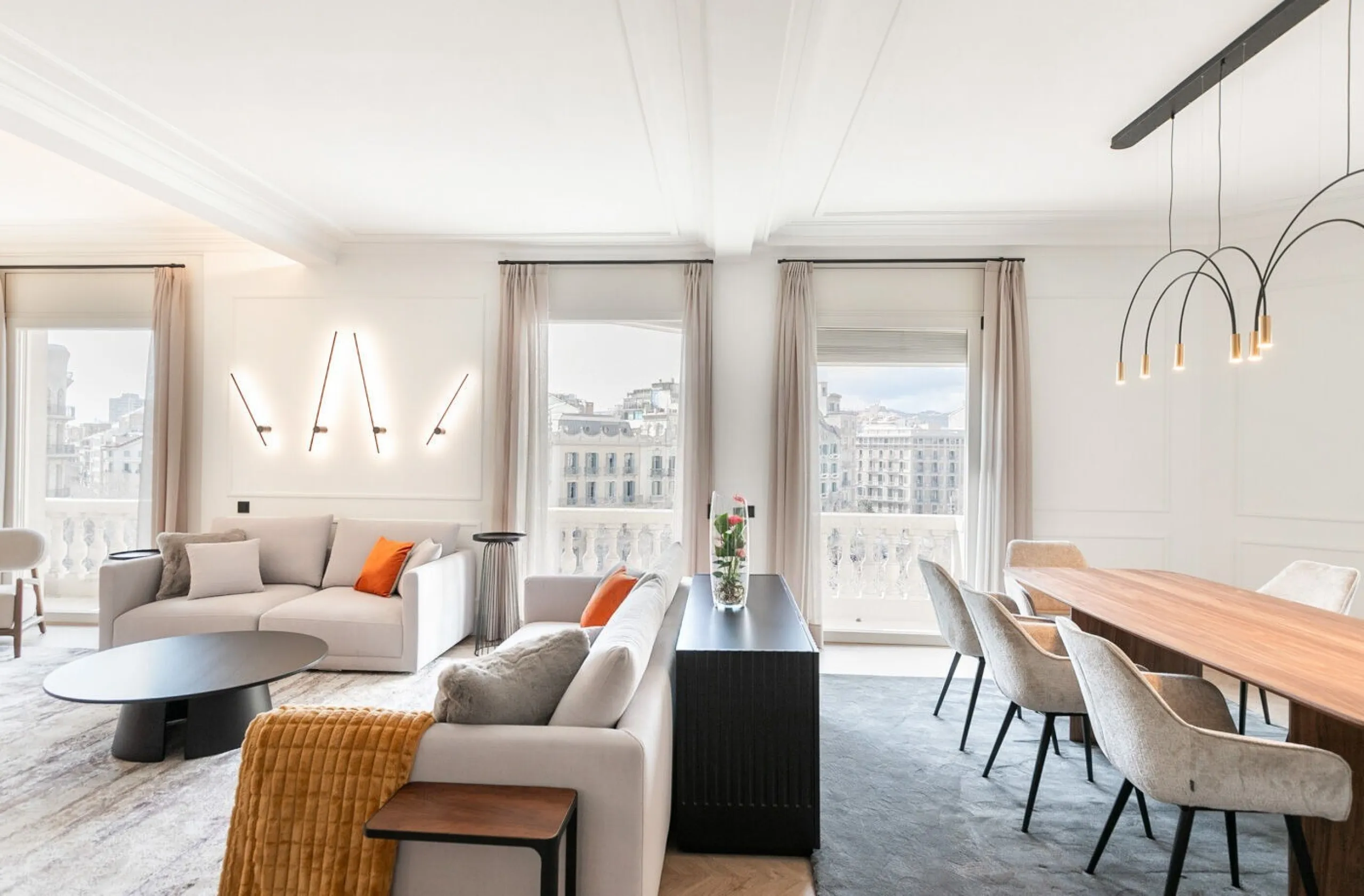 Luxury Apartment with Terrace and Casa Batlló Views on Passeig de Gracia, Barcelona