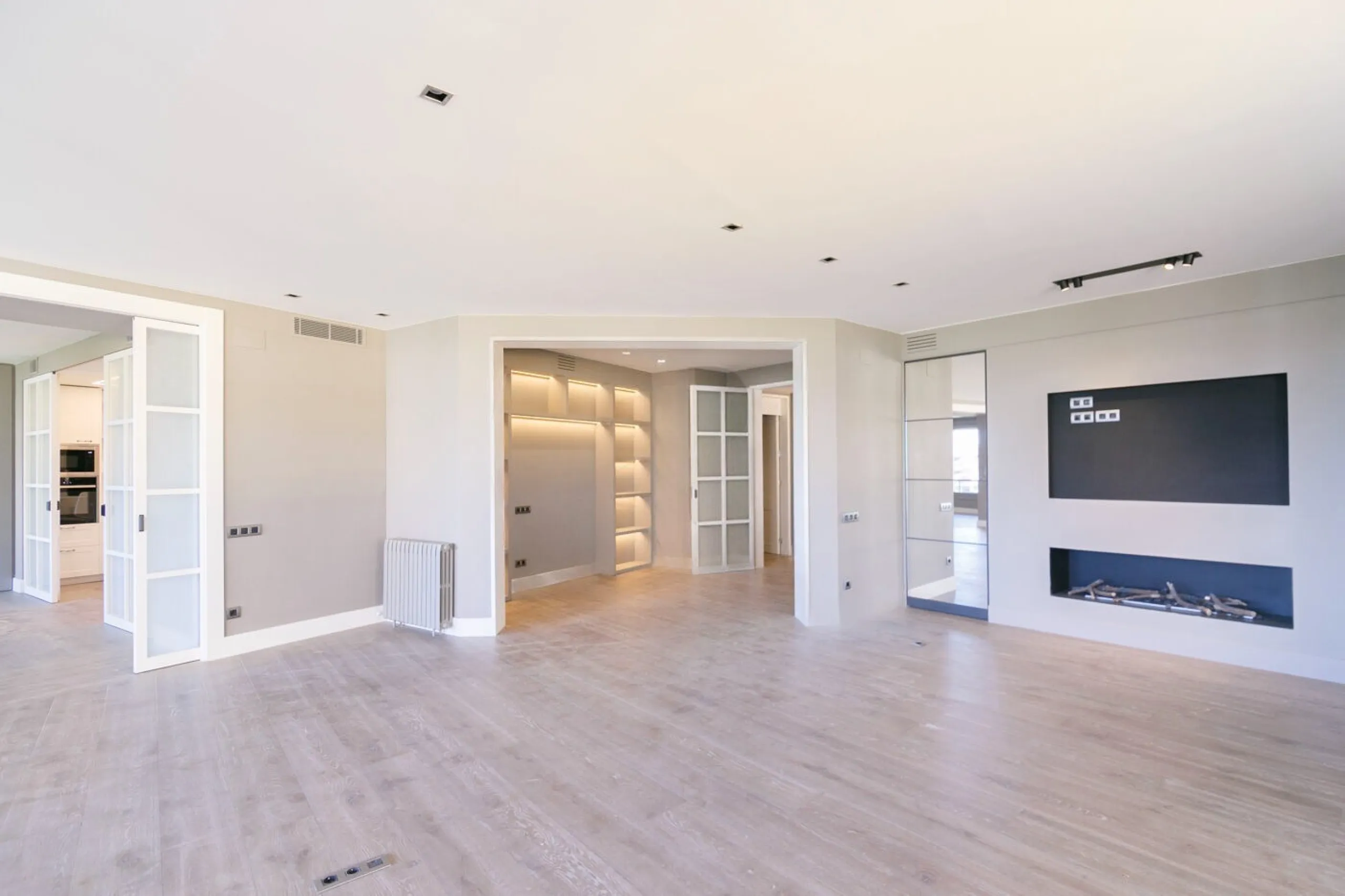 Elegant High-Floor Apartment with Park Views in Turó Park, Barcelona