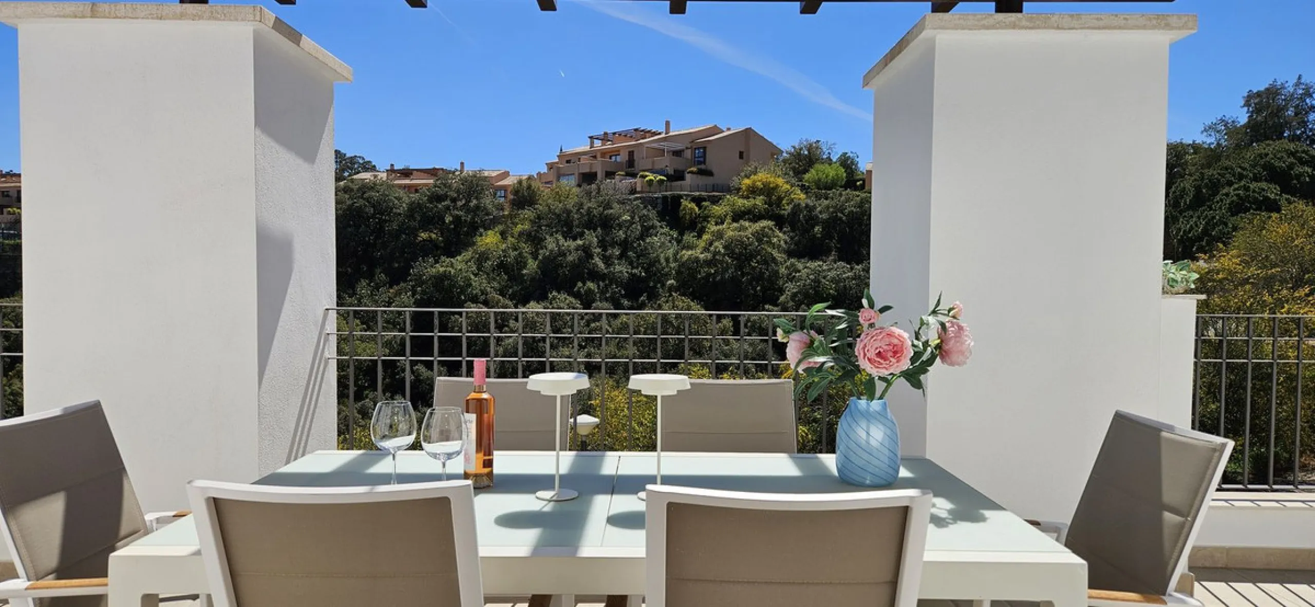 Apartment - Penthouse в продаже в Marbella, Málaga. В доме 3 спален и 2 ванных комнат. Площадь дома 114 м²