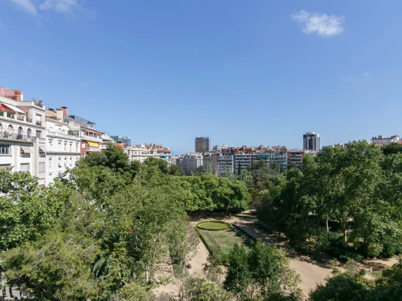 Elegant High-Floor Apartment with Park Views in Turó Park, Barcelona