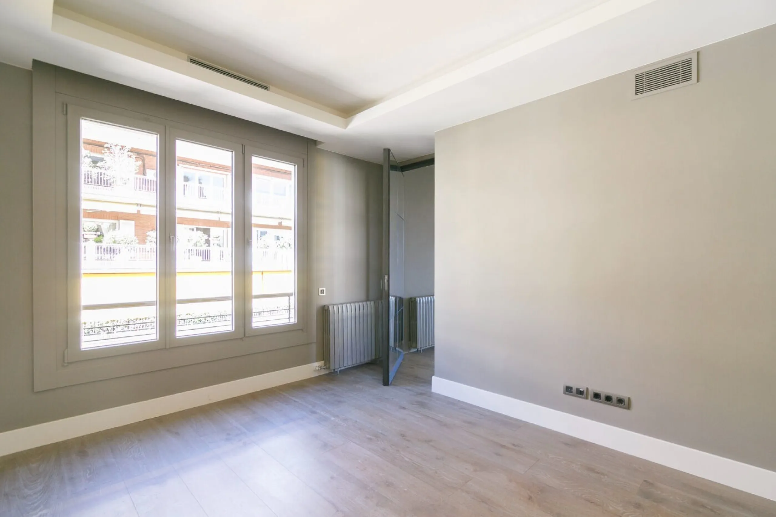 Elegant High-Floor Apartment with Park Views in Turó Park, Barcelona