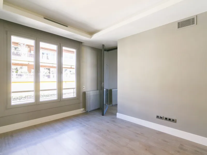 Elegant High-Floor Apartment with Park Views in Turó Park, Barcelona