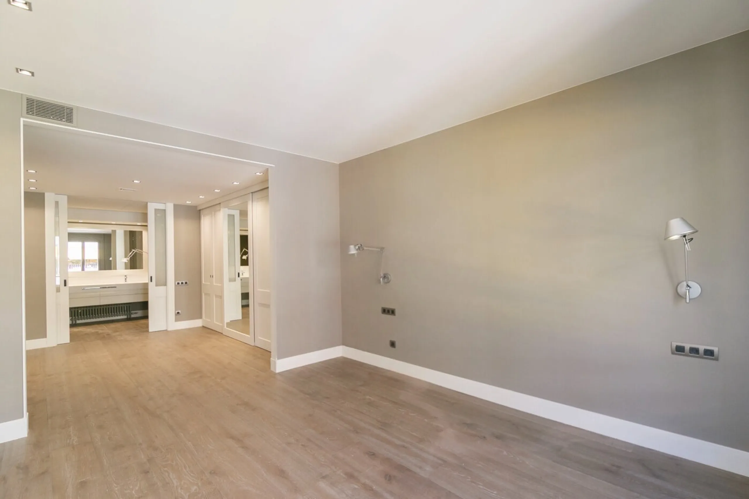 Elegant High-Floor Apartment with Park Views in Turó Park, Barcelona