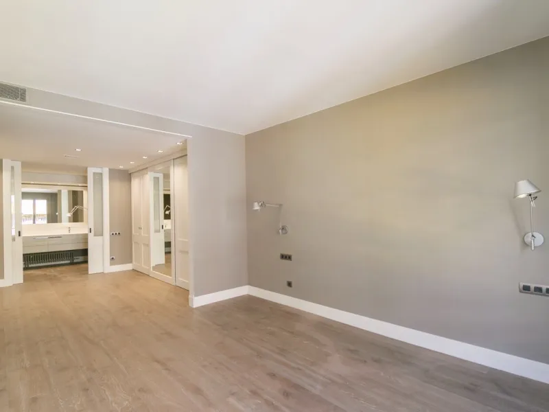 Elegant High-Floor Apartment with Park Views in Turó Park, Barcelona