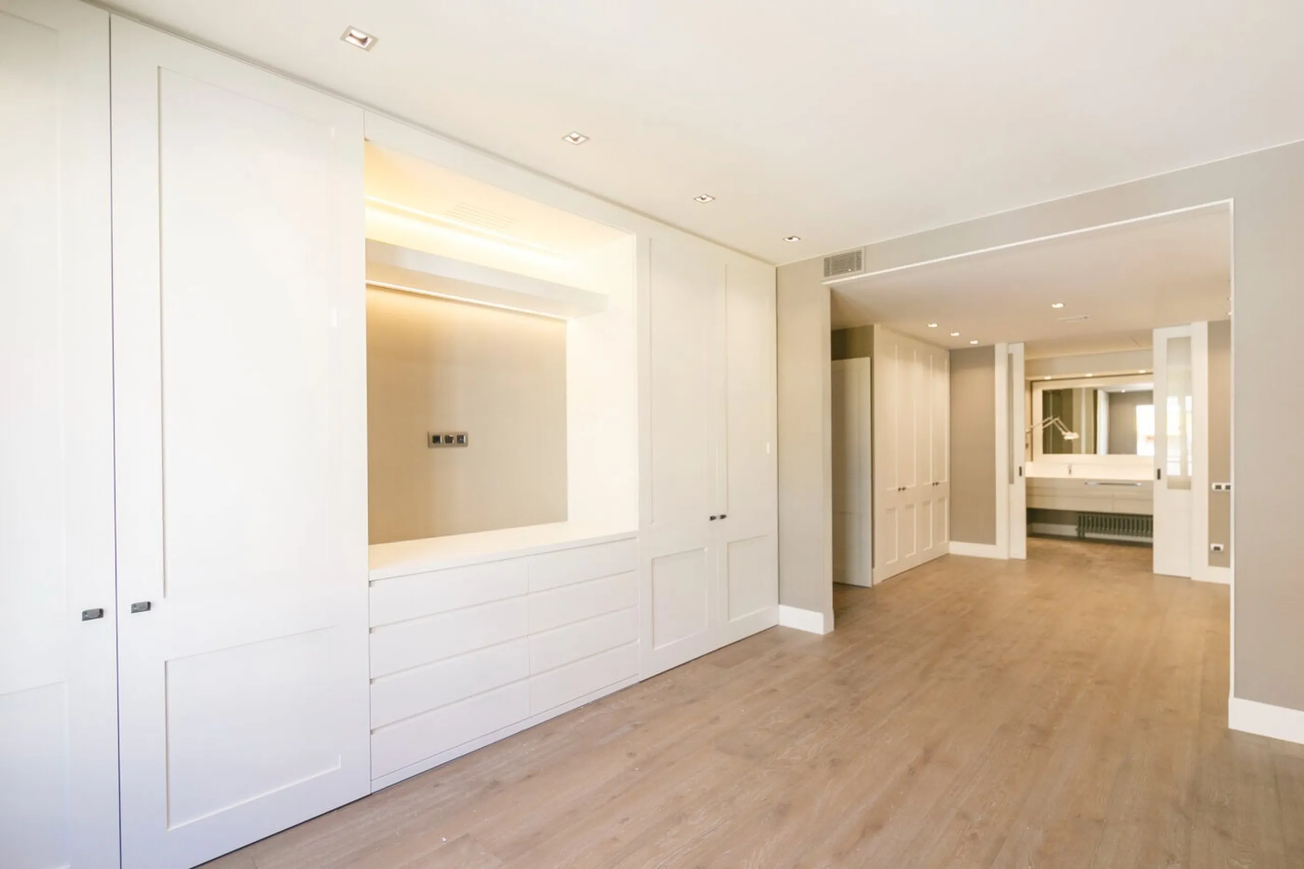 Elegant High-Floor Apartment with Park Views in Turó Park, Barcelona
