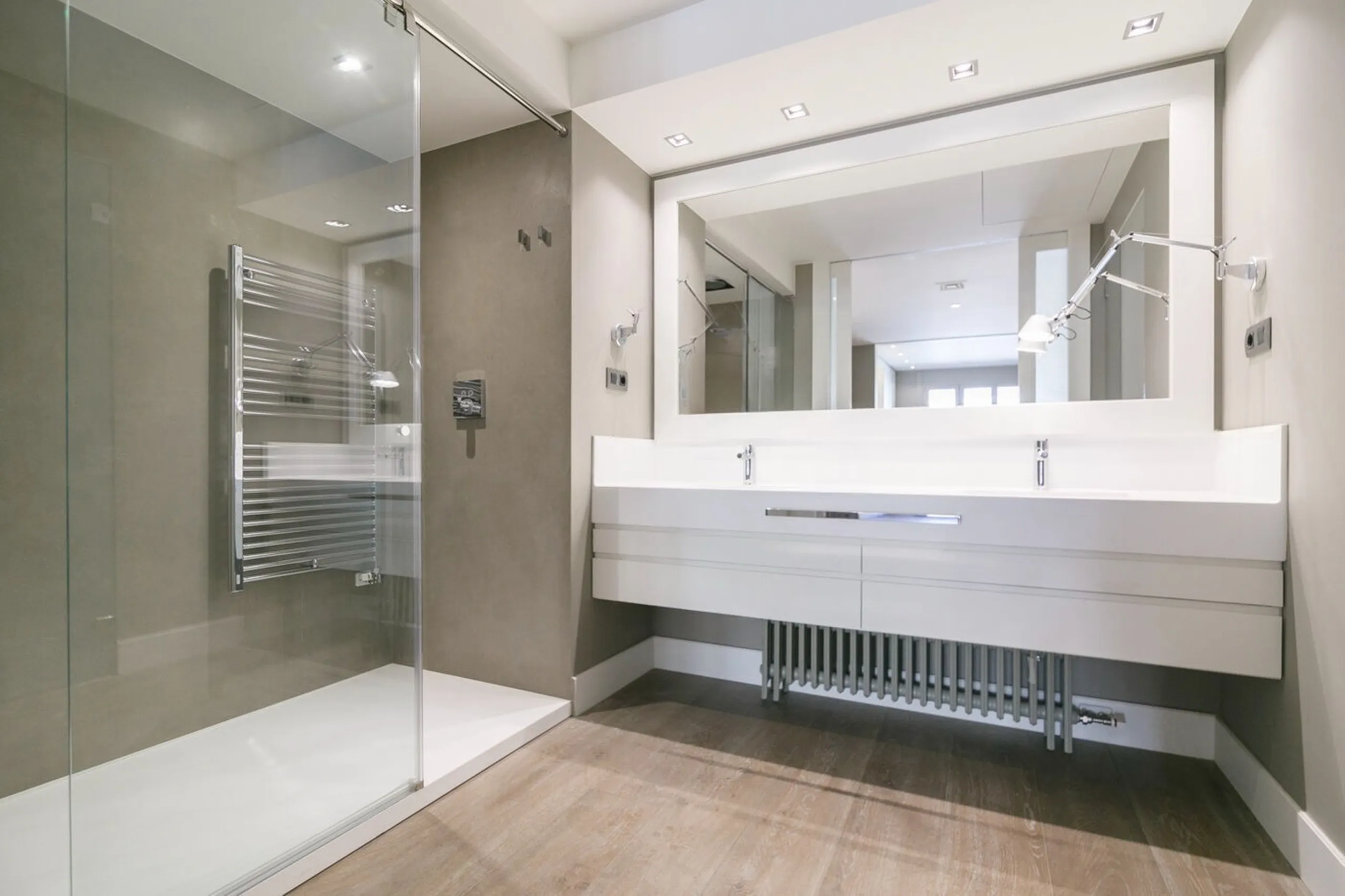 Elegant High-Floor Apartment with Park Views in Turó Park, Barcelona