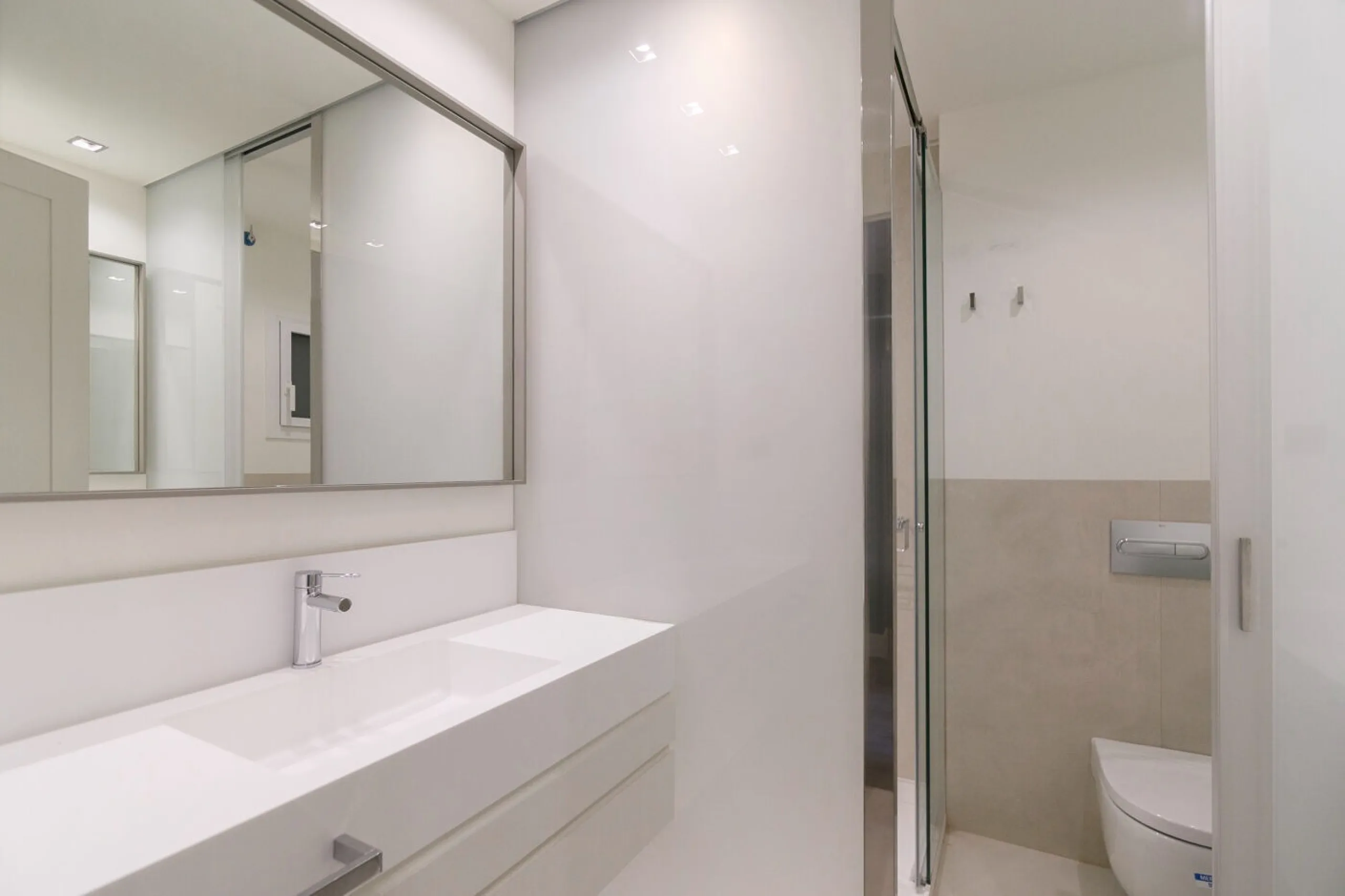 Elegant High-Floor Apartment with Park Views in Turó Park, Barcelona
