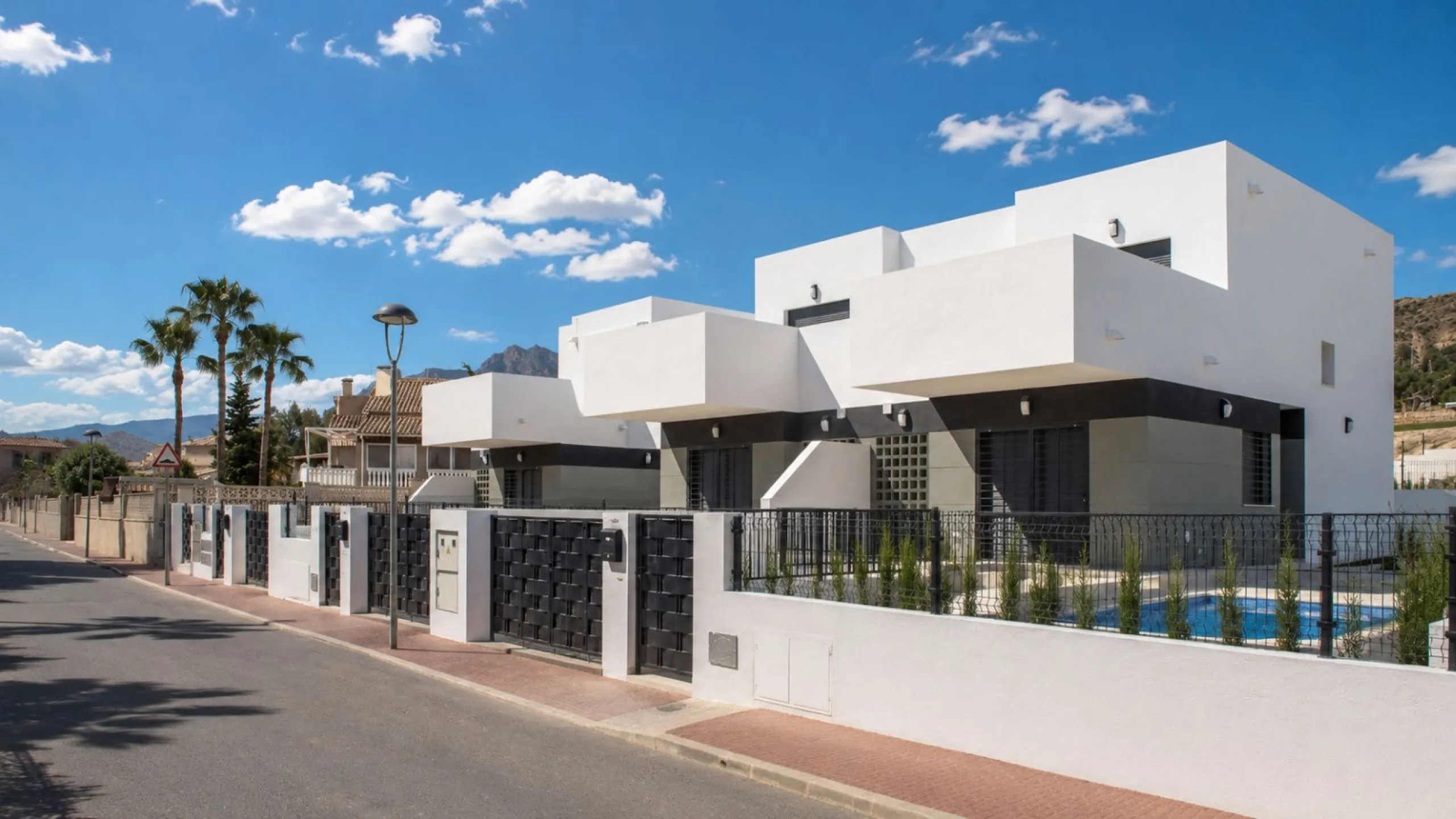 Modern Villa with Private Garden in a Natural Setting near Bonalba Golf in Busot, Alicante