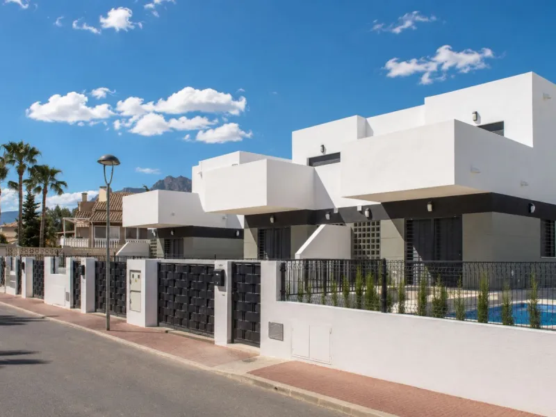 Modern Villa with Private Garden in a Natural Setting near Bonalba Golf in Busot, Alicante