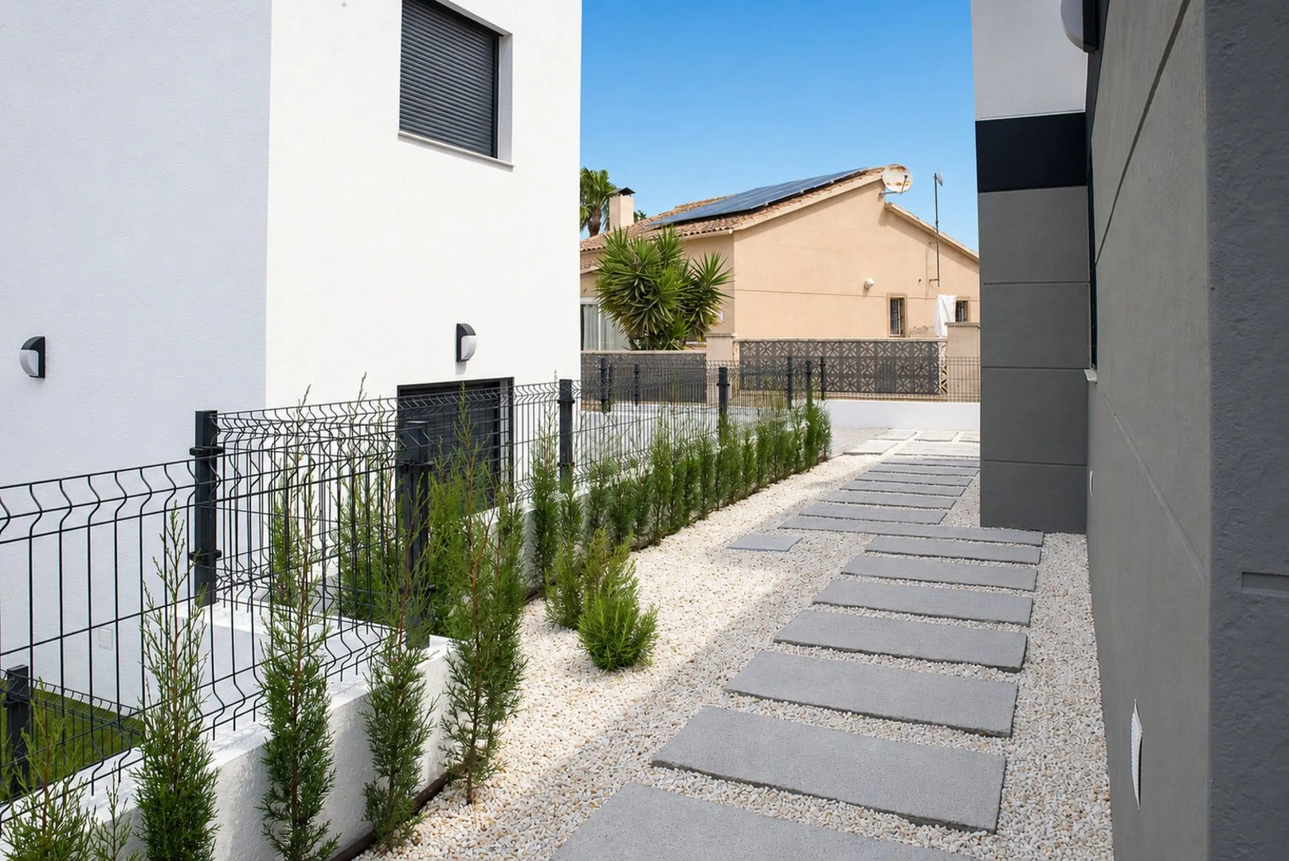 Modern Villa with Private Garden in a Natural Setting near Bonalba Golf in Busot, Alicante