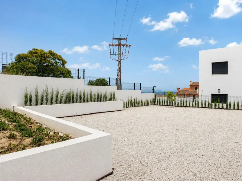 Modern Villa with Private Garden in a Natural Setting near Bonalba Golf in Busot, Alicante