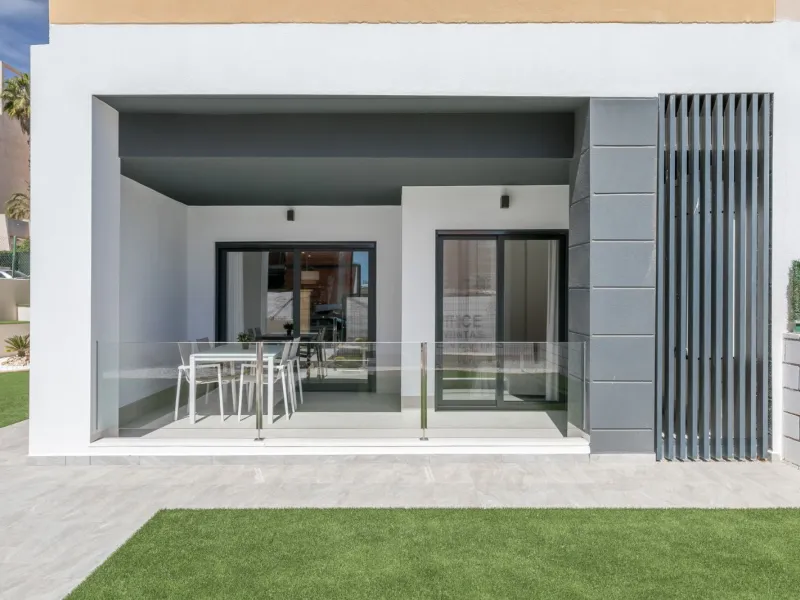 Penthouse with Solarium and Sea Views in Torrevieja, Alicante