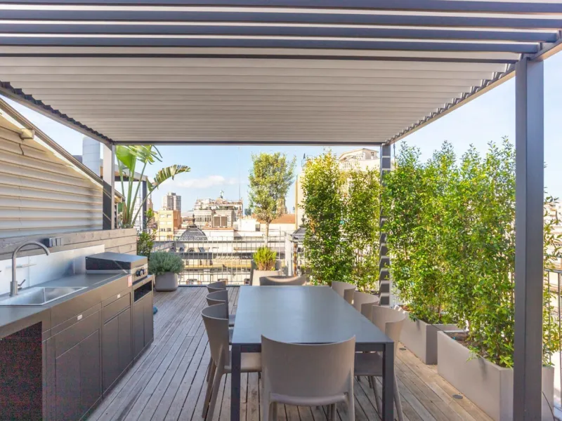 Four-Bedroom Penthouse with Terraces and Jacuzzi on Rambla de Catalunya, Barcelona