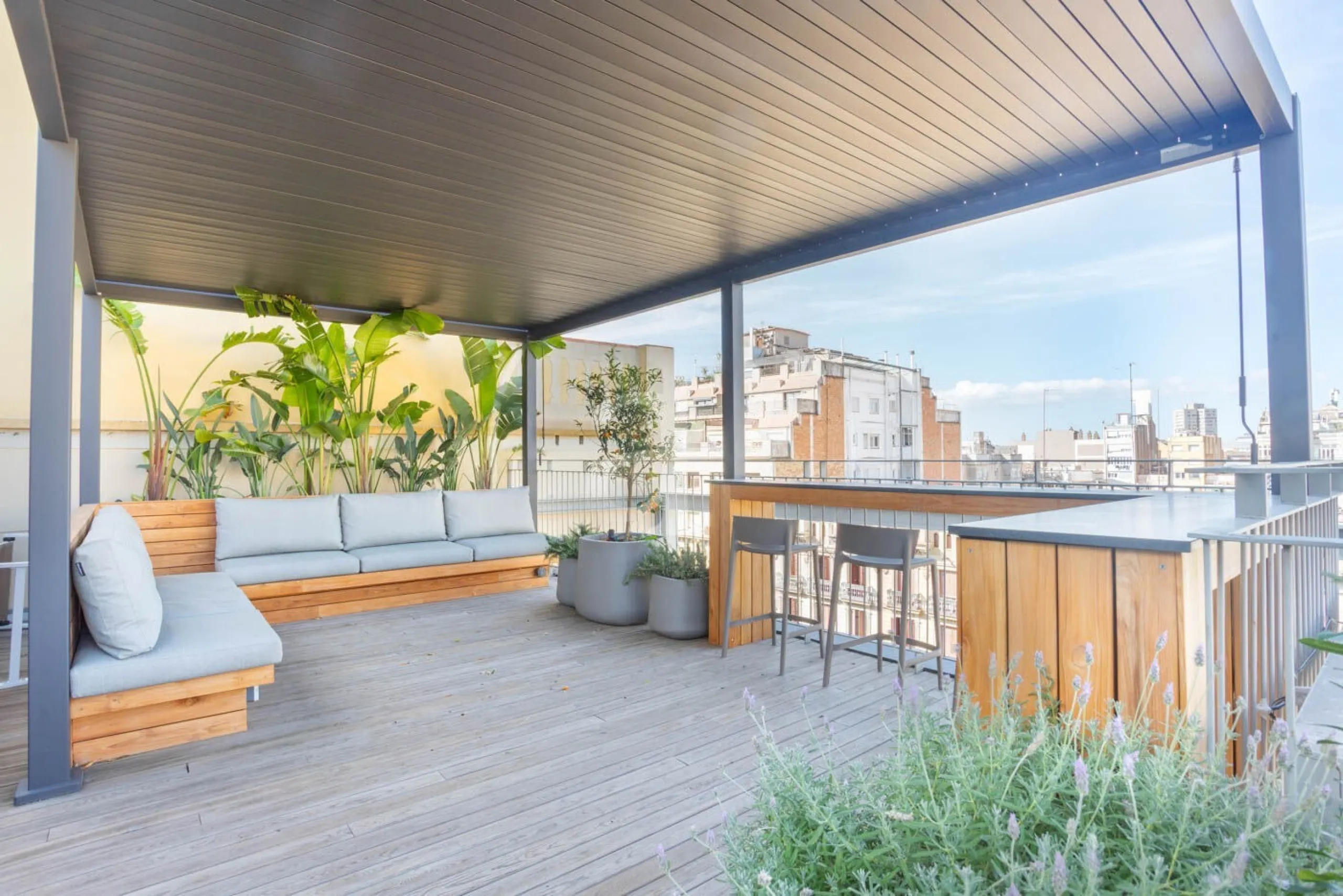 Four-Bedroom Penthouse with Terraces and Jacuzzi on Rambla de Catalunya, Barcelona