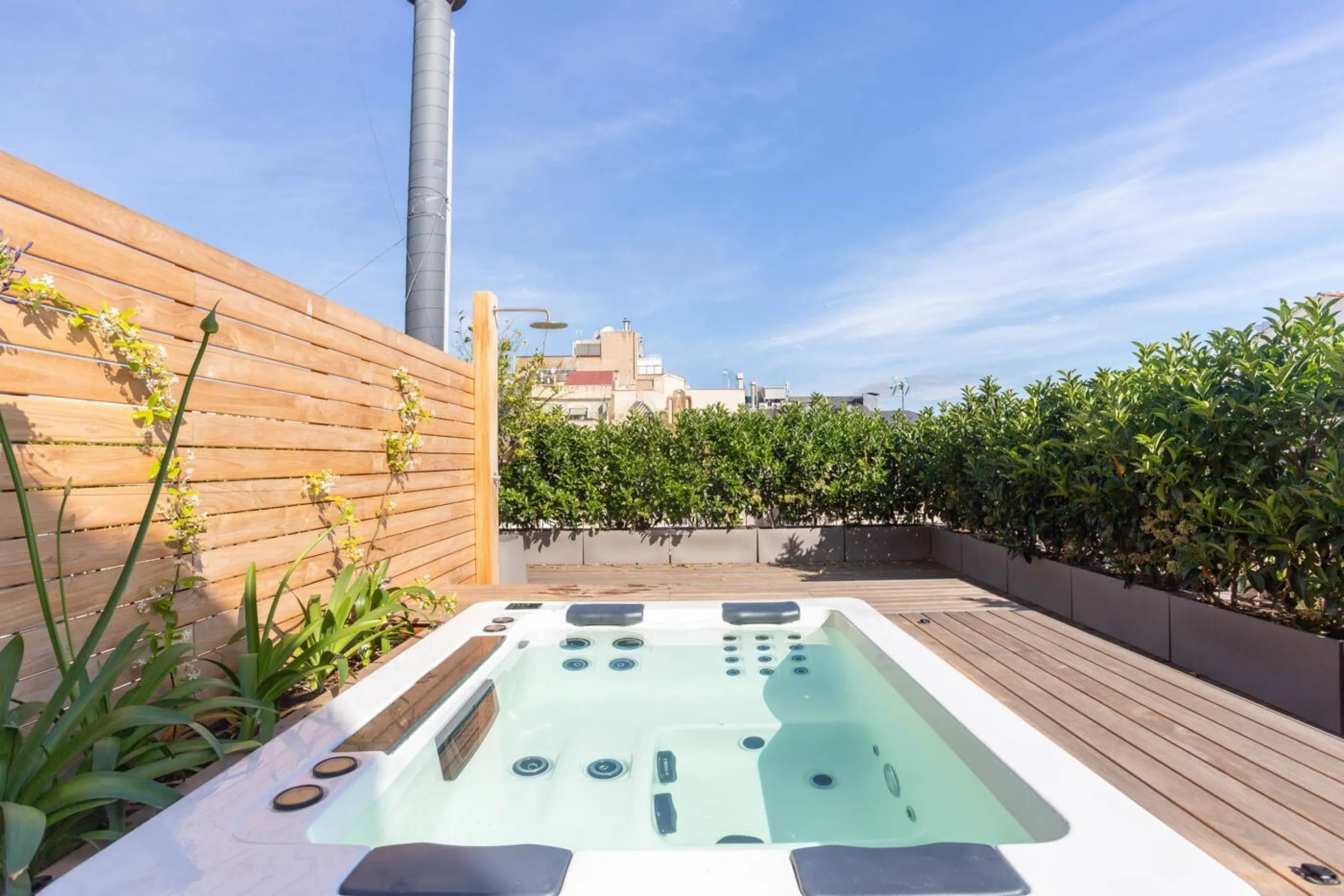 Four-Bedroom Penthouse with Terraces and Jacuzzi on Rambla de Catalunya, Barcelona