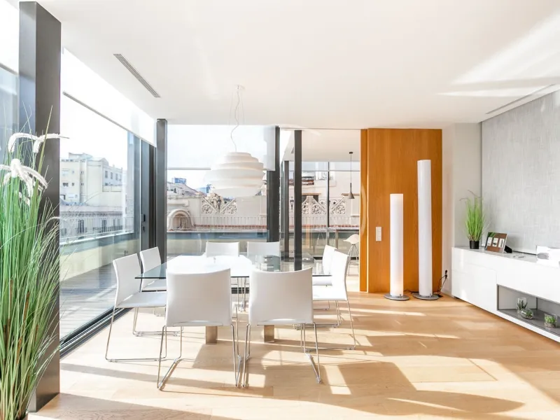 Four-Bedroom Penthouse with Terraces and Jacuzzi on Rambla de Catalunya, Barcelona