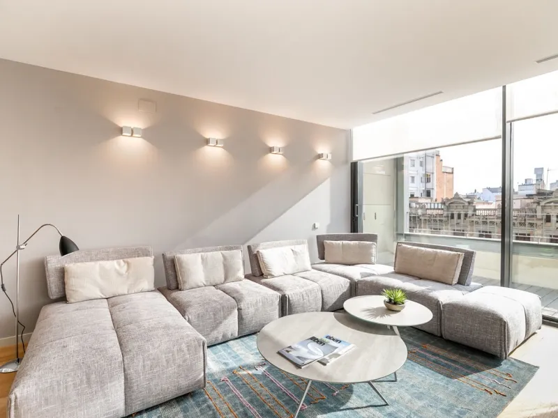 Four-Bedroom Penthouse with Terraces and Jacuzzi on Rambla de Catalunya, Barcelona