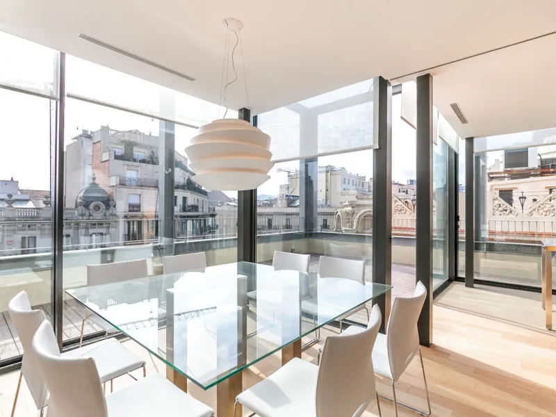 Four-Bedroom Penthouse with Terraces and Jacuzzi on Rambla de Catalunya, Barcelona