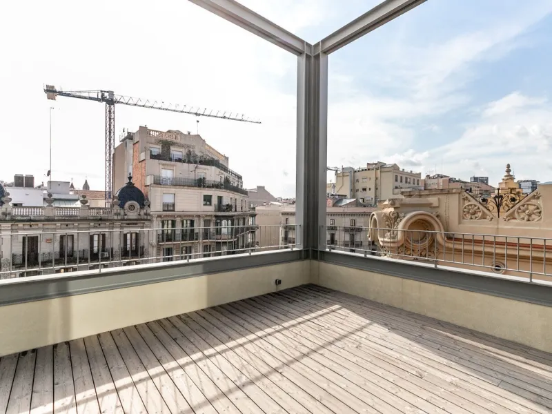 Four-Bedroom Penthouse with Terraces and Jacuzzi on Rambla de Catalunya, Barcelona