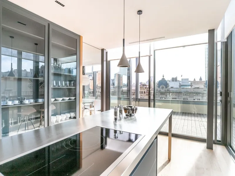 Four-Bedroom Penthouse with Terraces and Jacuzzi on Rambla de Catalunya, Barcelona