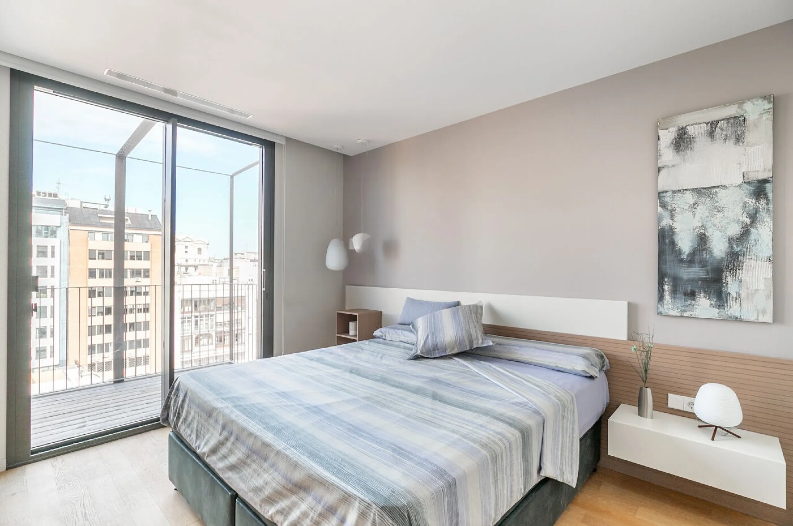 Four-Bedroom Penthouse with Terraces and Jacuzzi on Rambla de Catalunya, Barcelona