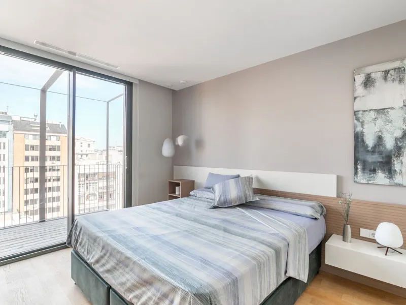 Four-Bedroom Penthouse with Terraces and Jacuzzi on Rambla de Catalunya, Barcelona
