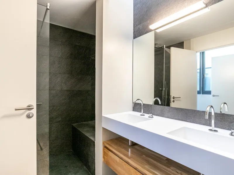 Four-Bedroom Penthouse with Terraces and Jacuzzi on Rambla de Catalunya, Barcelona