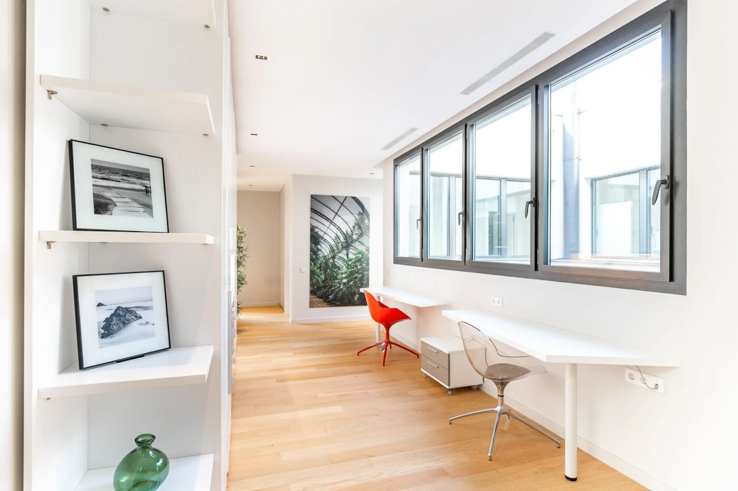 Four-Bedroom Penthouse with Terraces and Jacuzzi on Rambla de Catalunya, Barcelona