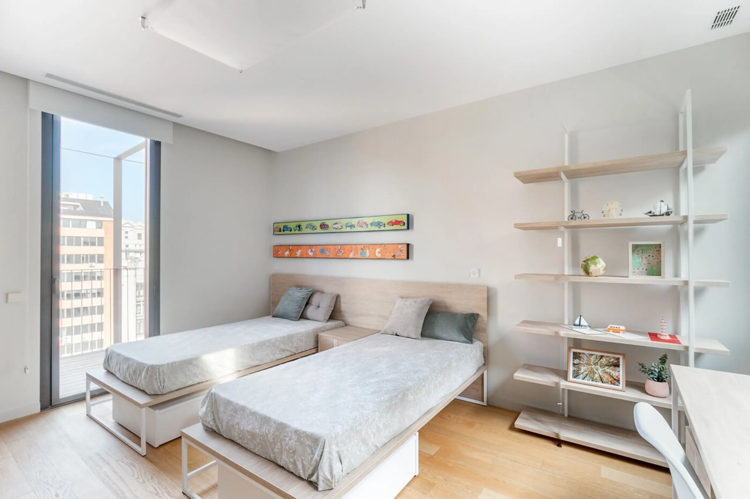 Four-Bedroom Penthouse with Terraces and Jacuzzi on Rambla de Catalunya, Barcelona