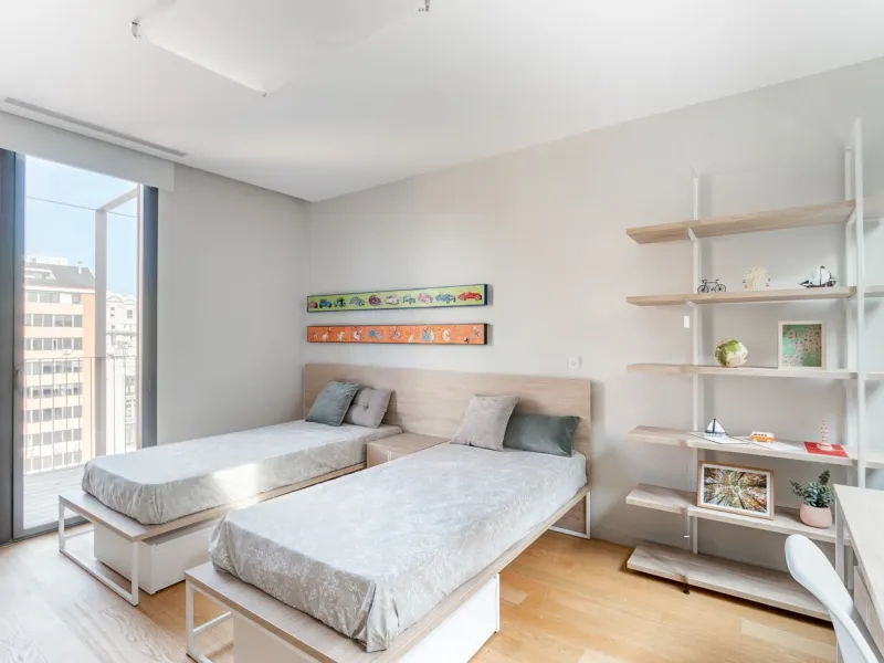 Four-Bedroom Penthouse with Terraces and Jacuzzi on Rambla de Catalunya, Barcelona