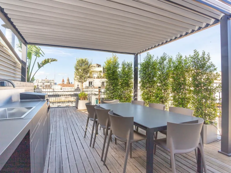 Four-Bedroom Penthouse with Terraces and Jacuzzi on Rambla de Catalunya, Barcelona