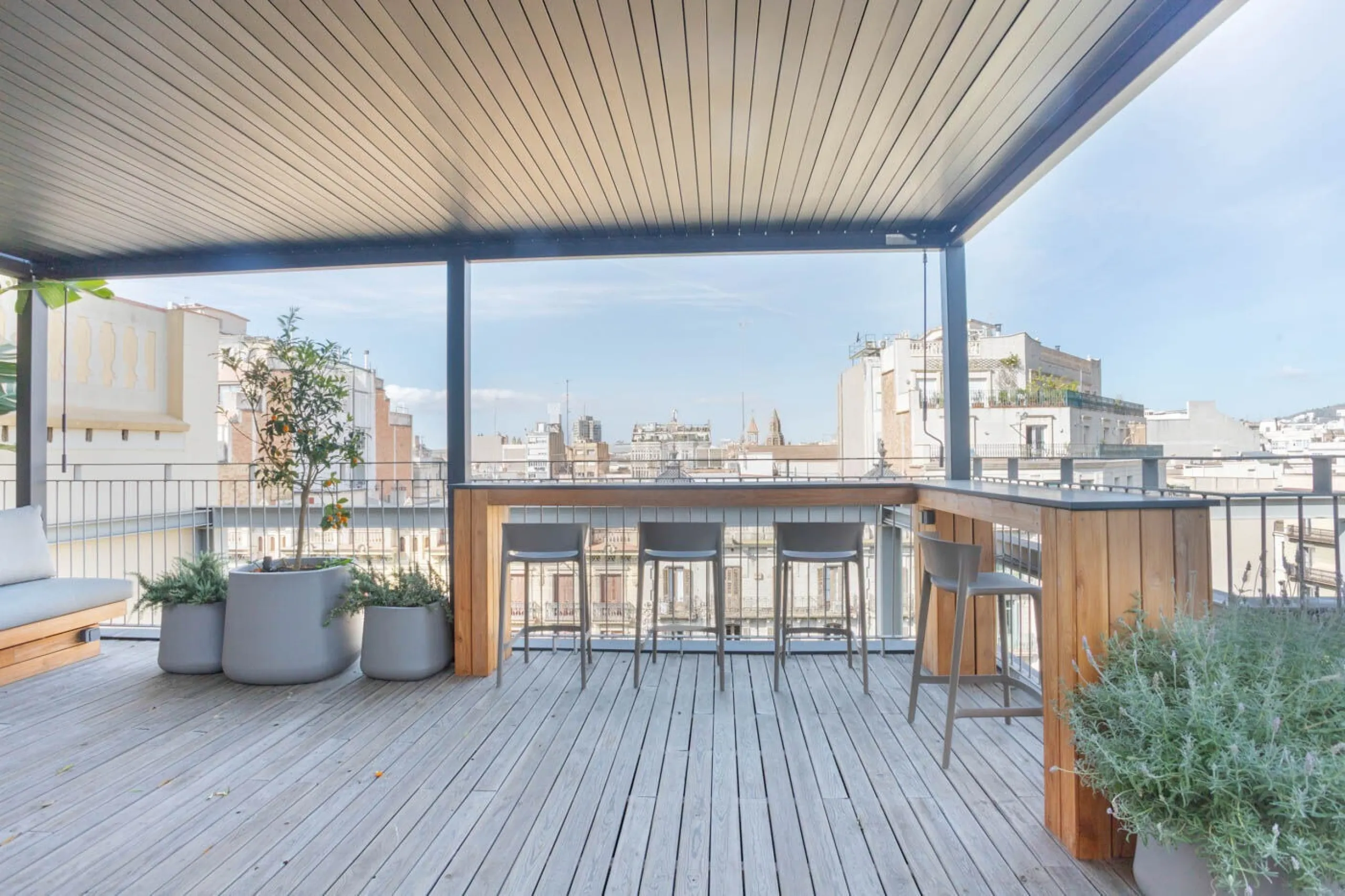 Four-Bedroom Penthouse with Terraces and Jacuzzi on Rambla de Catalunya, Barcelona
