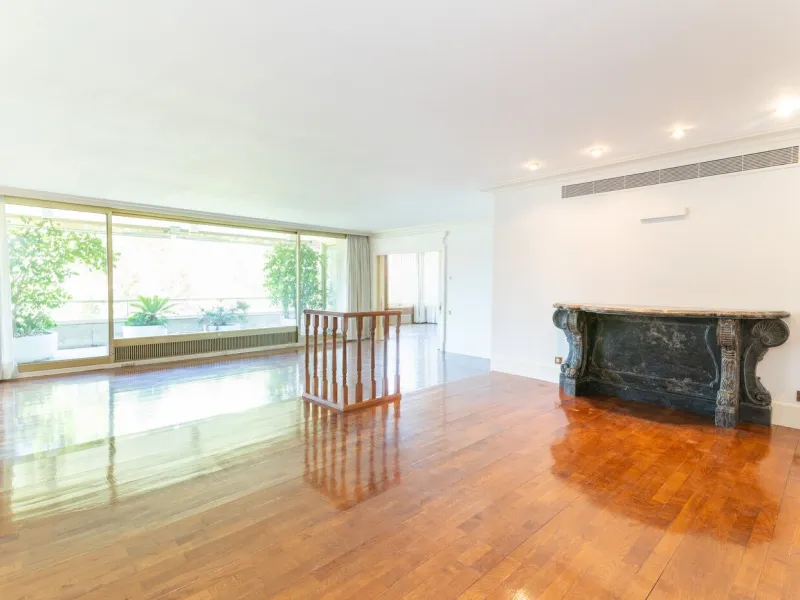 Five-Bedroom Apartment with Terrace and Pool in Turó Park, Barcelona