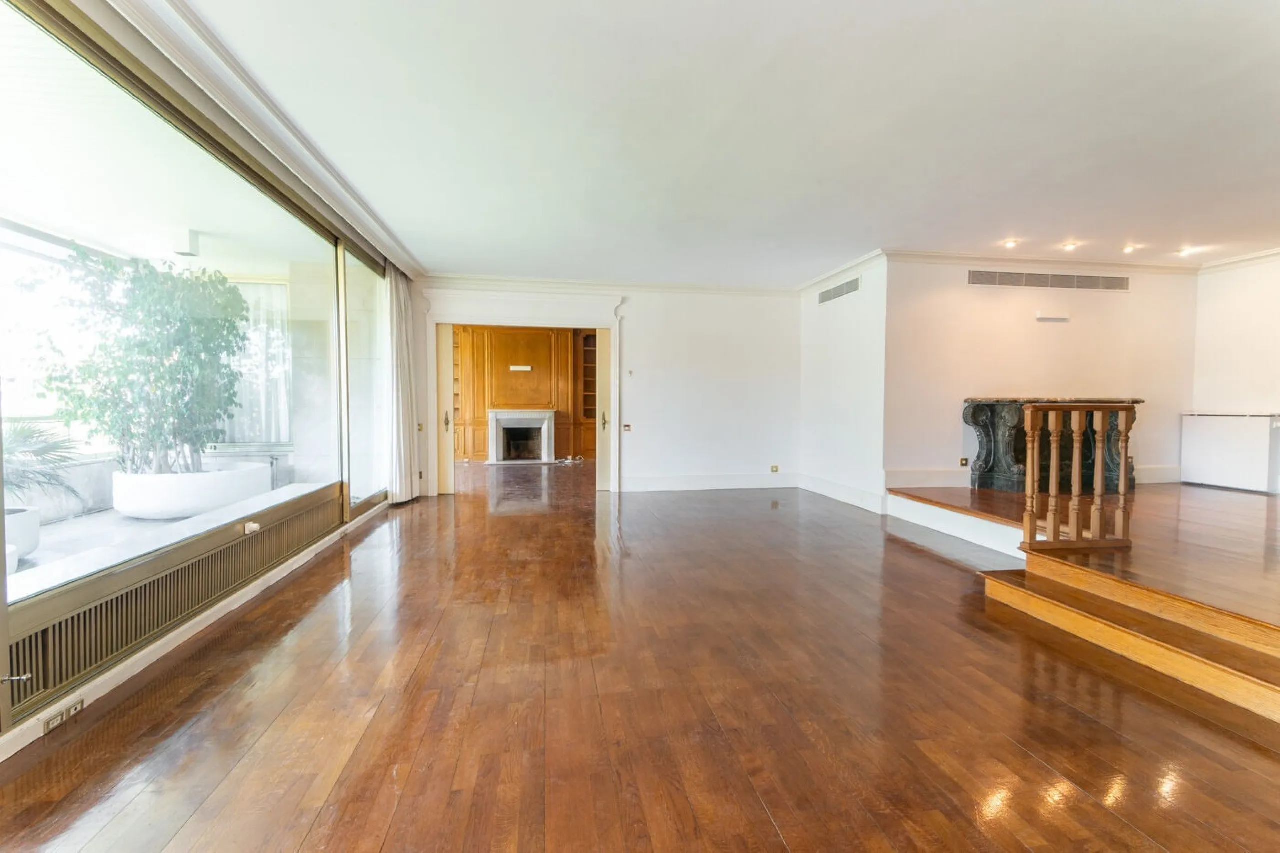Five-Bedroom Apartment with Terrace and Pool in Turó Park, Barcelona