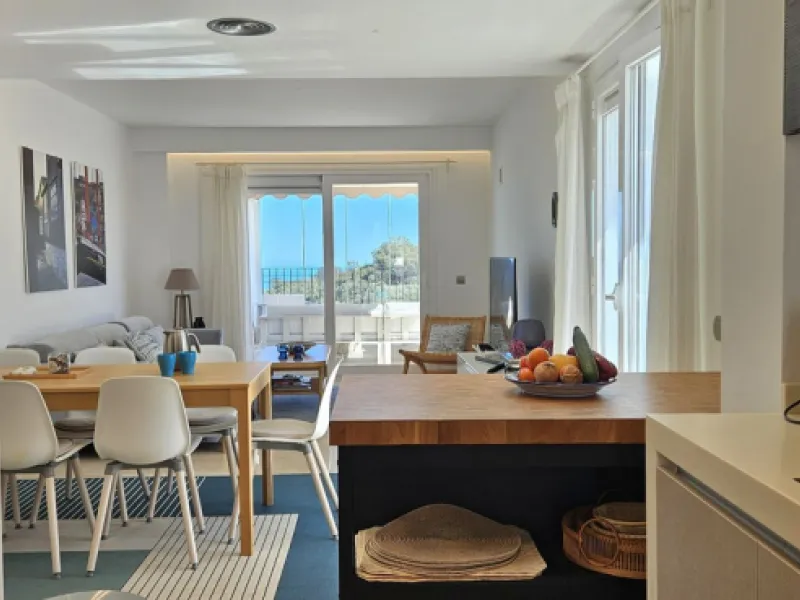 Apartment - Penthouse в продаже в Marbella, Málaga. В доме 3 спален и 2 ванных комнат. Площадь дома 114 м²
