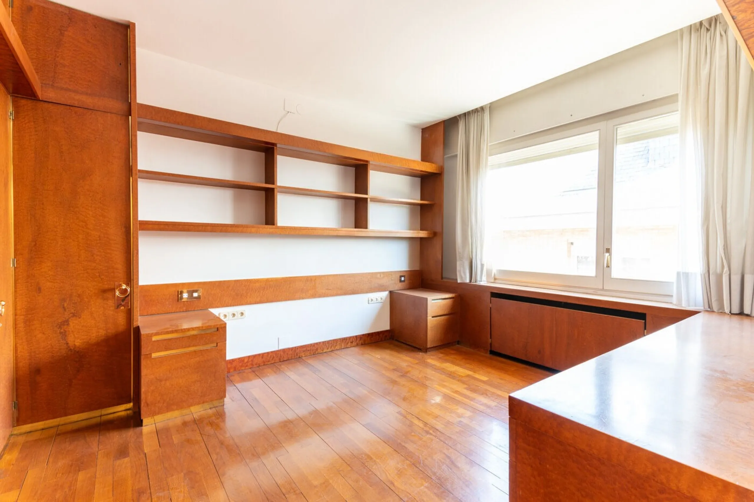 Five-Bedroom Apartment with Terrace and Pool in Turó Park, Barcelona